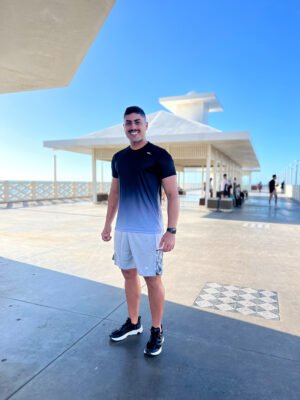 Camisa Gola Careca Degrade Preto Com Cinza.