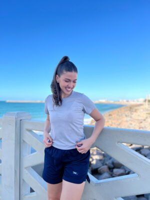 Camisa Gola Careca Feminina Cinza Prata.