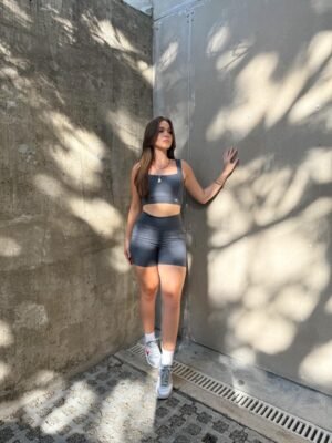 Conjunto Top e Short chumbo.